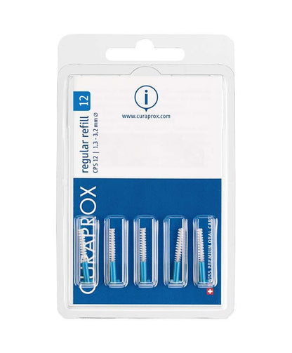 Verpackung mit 12 blauen CURAPROX CPS regular Interdentalbürsten-Nachfüllungen.