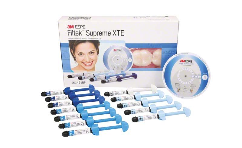 Filtek™ Supreme XTE Kit mit mehreren blauen und weißen Spritzen.