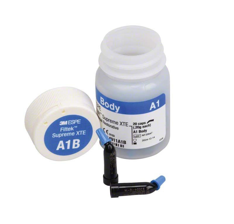 Filtek™ Supreme XTE Body Kapseln A1B mit geöffneter Verpackung und Kapsel.