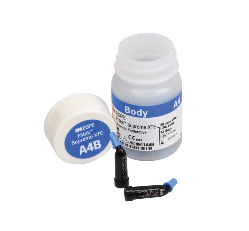 Filtek™ Supreme XTE Body Kapseln A4B mit geöffnetem Behälter und Kapseln.