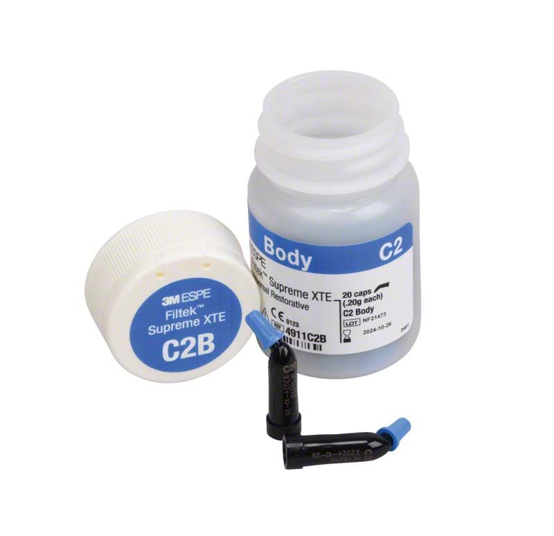 Filtek™ Supreme XTE Body Kapseln C2B mit geöffneter Verpackung und Kapsel.