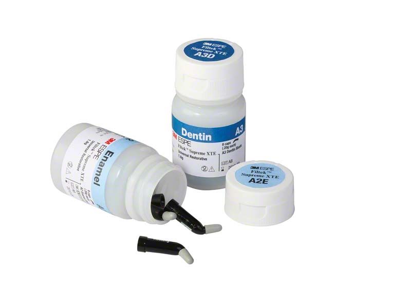 Filtek™ Supreme XTE Schmelz Kapseln B2E und Dentin Kapseln in geöffneter Verpackung.