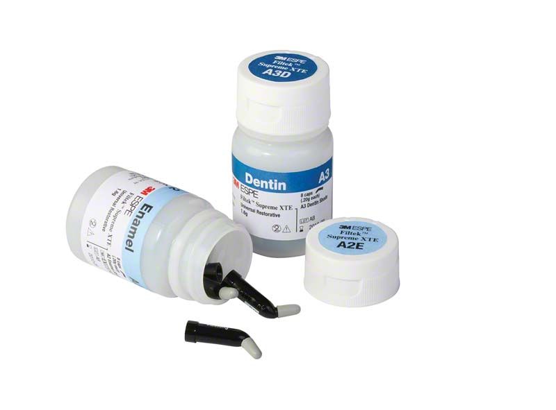 Filtek™ Supreme XTE Transluzenz Kapseln BT, zwei geöffnete Behälter mit Kapseln.