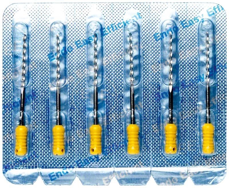 Endodontische Feilen K-Bohrer 31mm in Blisterverpackung mit gelben Griffen.