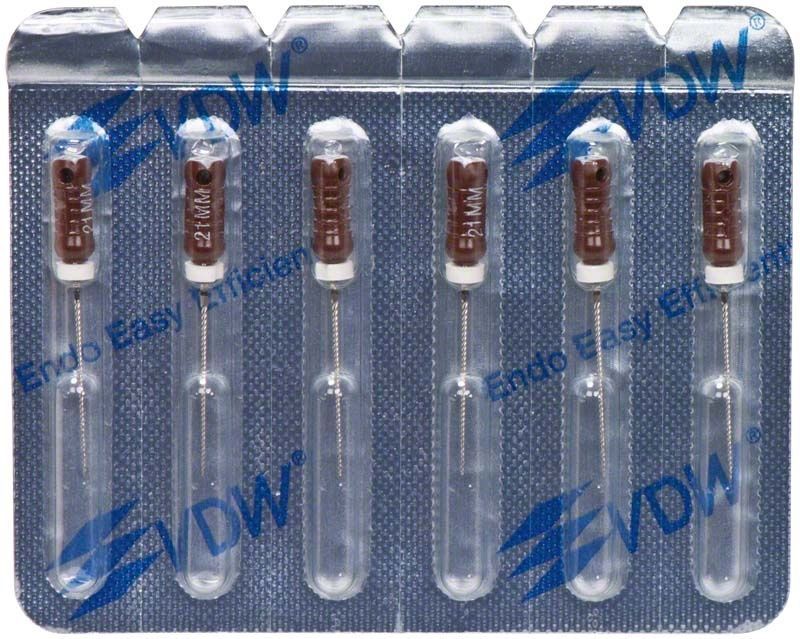 Blisterpackung mit sechs K-Feilen 21mm Gr. 017 für zahnmedizinische Anwendungen.