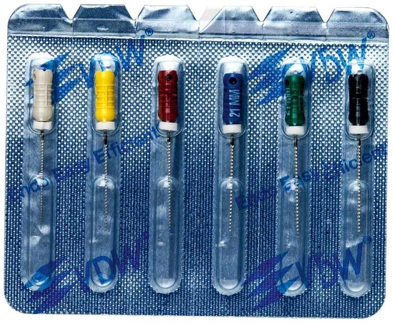 Endodontische K-Feilen 21mm Gr. 015-040 in Blisterverpackung.