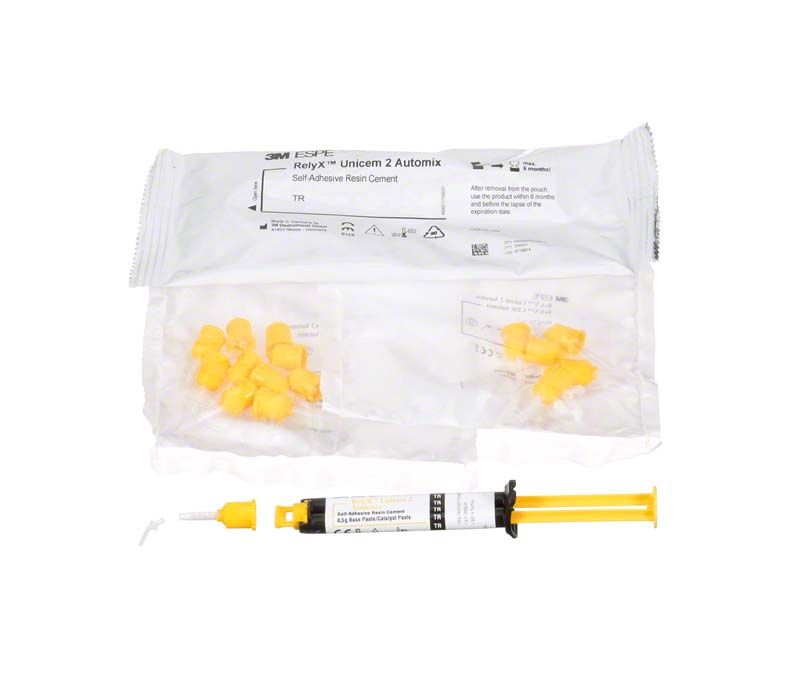 RelyX™ Unicem 2 Automix Refill mit gelben Applikatorkappen.