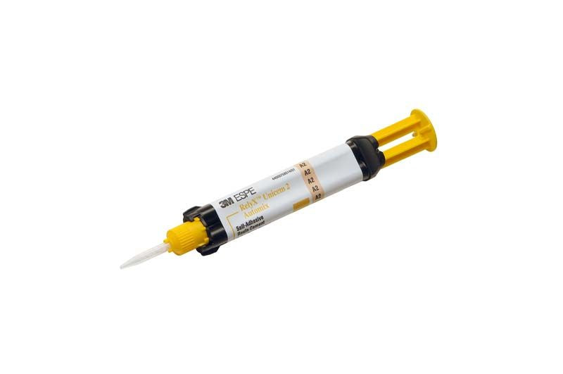RelyX™ Unicem 2 Automix Refill A2 Spritze mit gelbem Applikator.