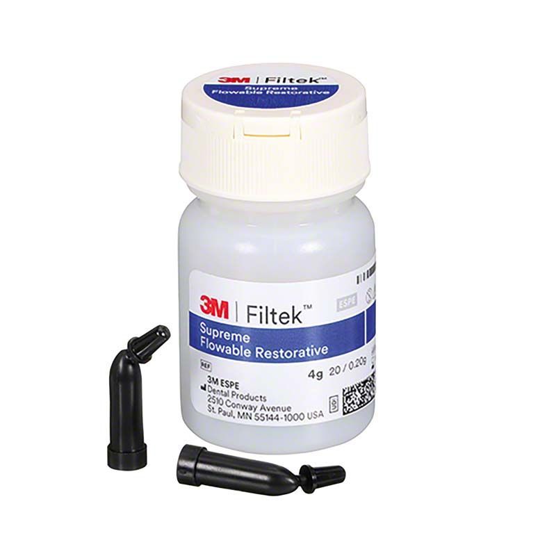 Filtek™ Supreme Flowable Kapseln A2 mit Spritzenaufsätzen, Verpackungsetikett sichtbar.