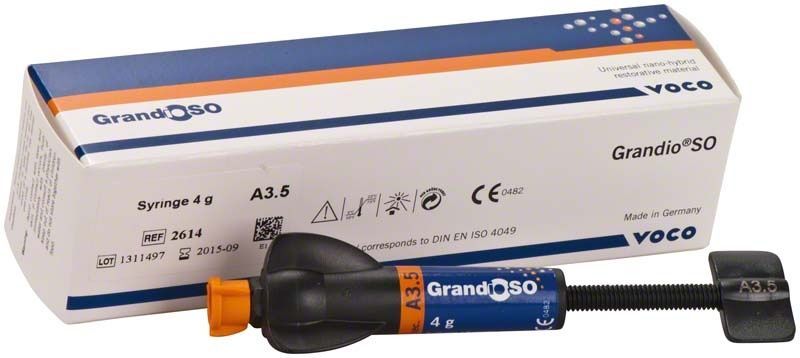 GrandioSO Spritze A3,5 vor Verpackung mit Produktinformationen und Voco-Logo.