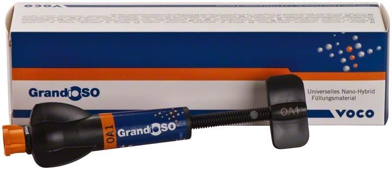 GrandioSO Spritze OA1 vor Produktverpackung mit Aufschrift und Logo.