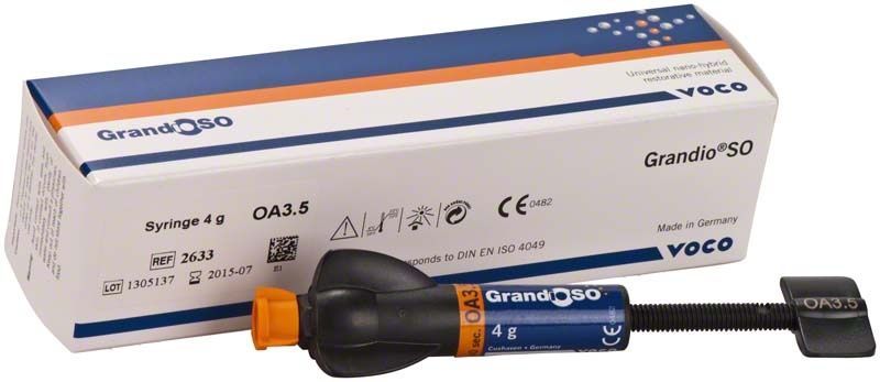 GrandioSO Spritze OA3,5 vor Verpackung mit Produktinformationen.