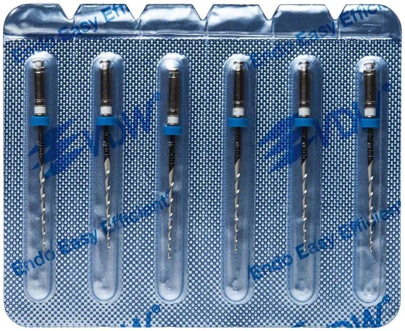 Blisterpackung mit sechs Mtwo® NiTi-Instrumenten für Wurzelkanalbehandlungen.
