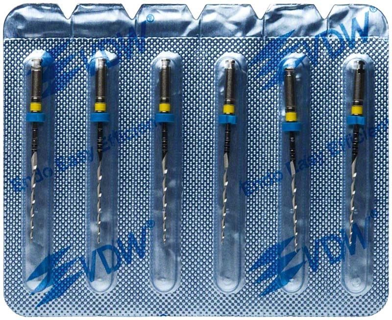 Mtwo® NiTi-Instrumente 25mm in Blisterverpackung mit Tiefenmarkierungen.