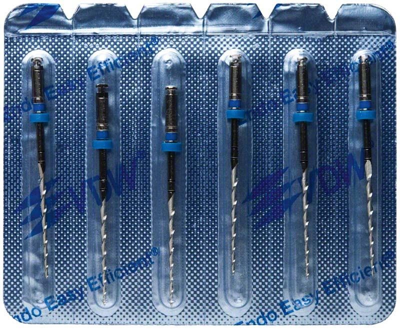 Mtwo® NiTi-Instrumente in Blisterverpackung, sechs Einheiten für Wurzelkanalaufbereitung.