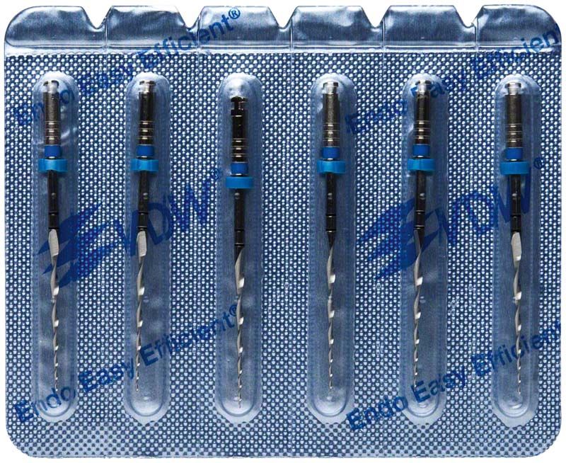 Mtwo® NiTi-Instrumente in Blisterverpackung für Wurzelkanalbehandlungen.