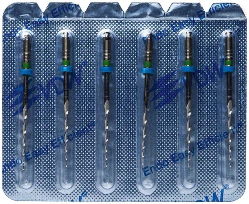 Mtwo® NiTi-Instrumente in Blisterverpackung für Wurzelkanalbehandlung.