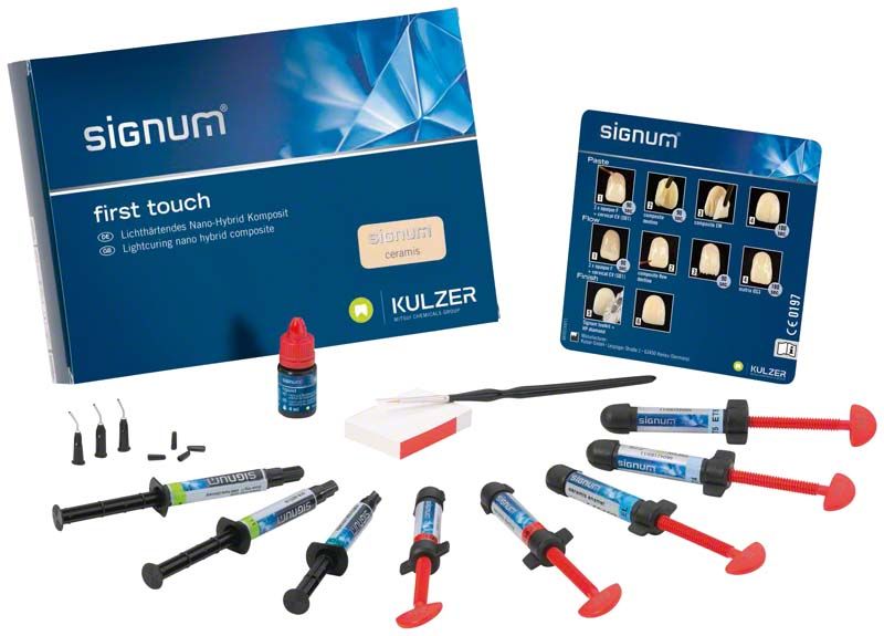 Signum® Sets Signum® Ceramis First Touch mit Komposit- und Farbproben auf Verpackung.