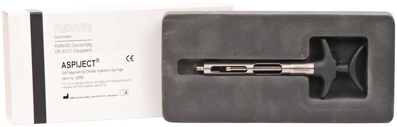 Selbstaspirierende Injektionsspritze ASPIJECT® in schwarzer Schaumstoffverpackung.