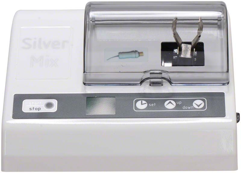 Silvermix Anmischgerät mit geöffnetem Deckel und Mischbehälter.