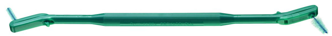 Grüner ergonomischer Kunststoffhalter mit zwei Interdentalbürsten für Zahnzwischenräume.