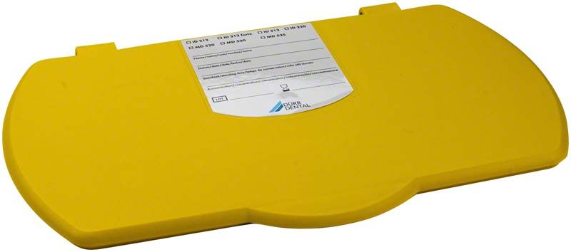 Gelber Hygobox-Deckel mit Etikett zur Desinfektion von Dentalinstrumenten.