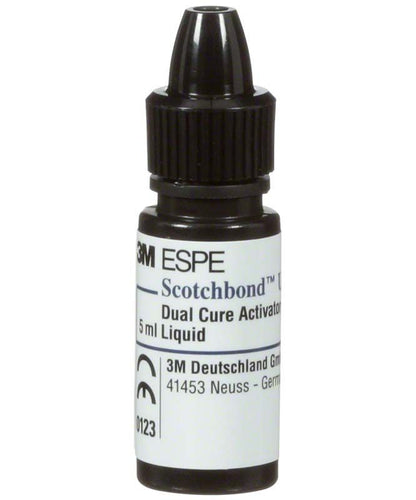 Scotchbond™ Universal DCA Flasche mit 5 ml Flüssigkeit von 3M.