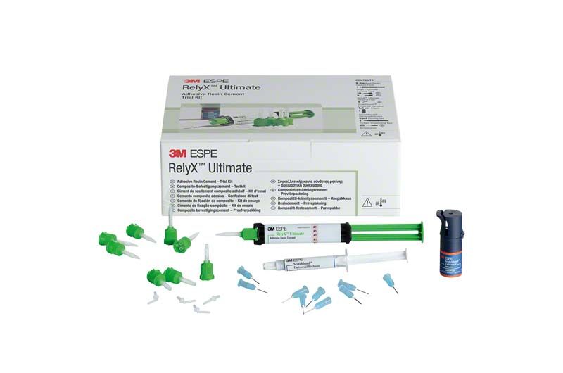 RelyX™ Ultimate Trial Kit A1 mit Zubehör und Verpackung auf weißem Hintergrund.
