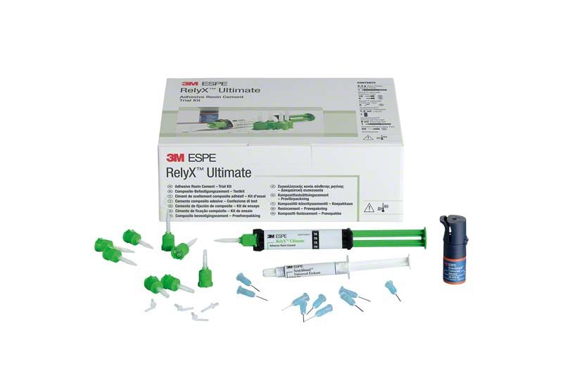 RelyX™ Ultimate Trial Kit Transluzent mit Zubehör und Verpackung.
