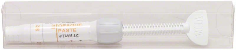 Spritze mit VITA VM® LC Opaque Paste für dentalen Verblendkunststoff.