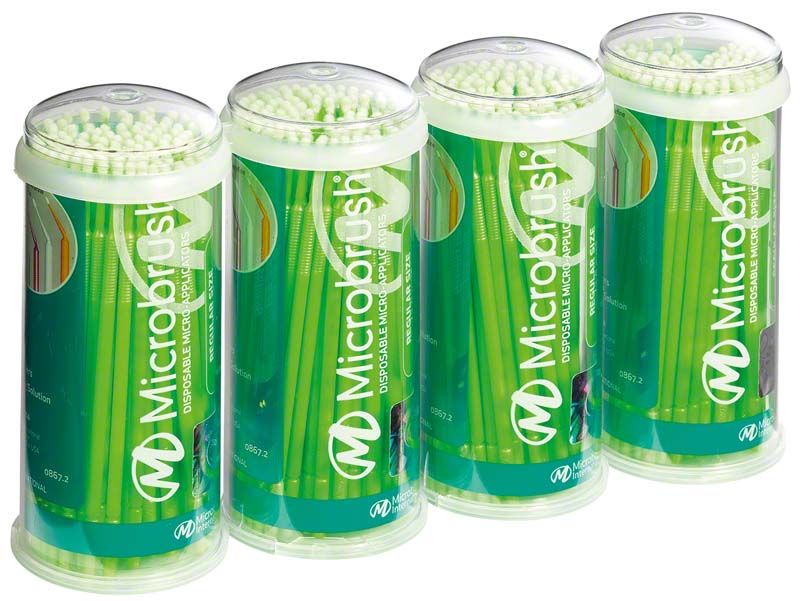 Microbrush Tube Series Applikatoren in grünen Röhren für Dentalanwendungen.