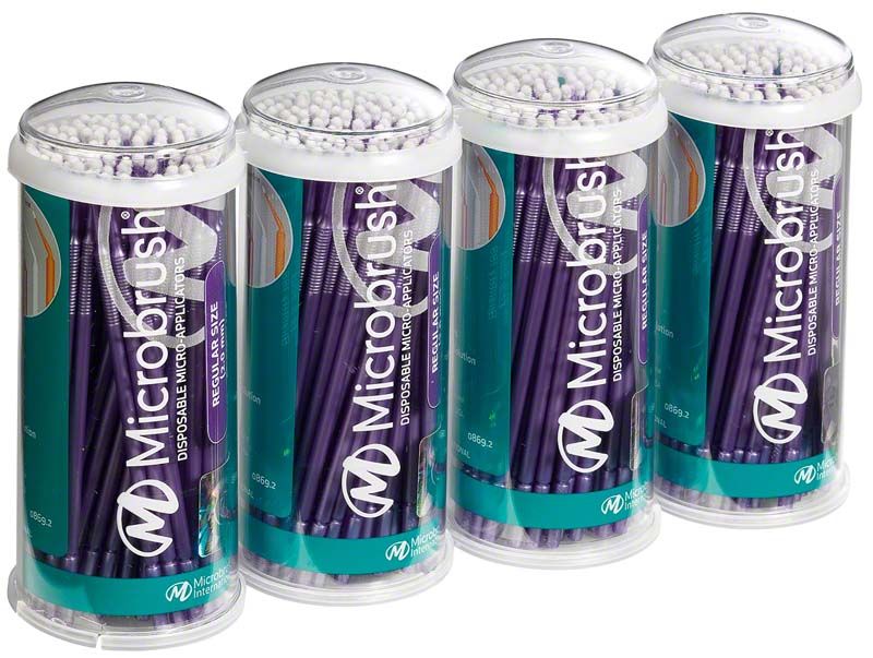Vier Röhren violetter Microbrush Applikatoren für präzise Dentalanwendungen.