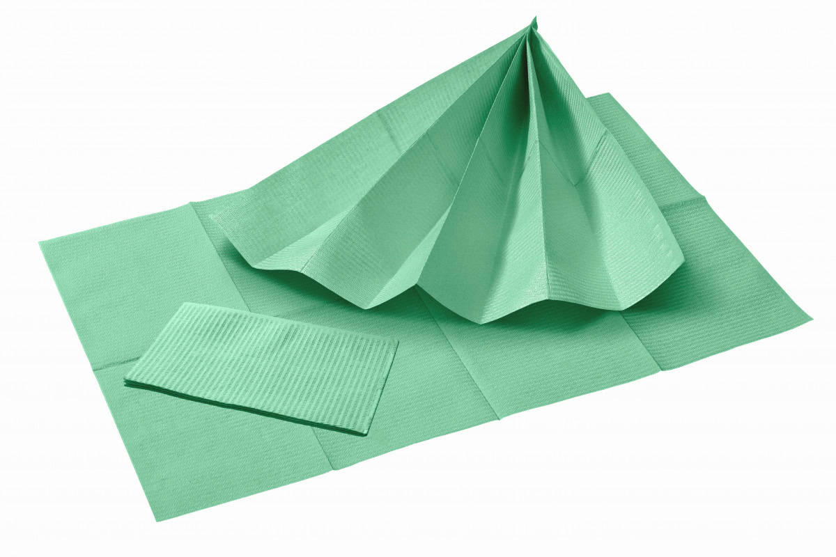 Grüne, 2-lagige Patientenservietten aus Zellstoff mit PE-Folie, entfaltet.