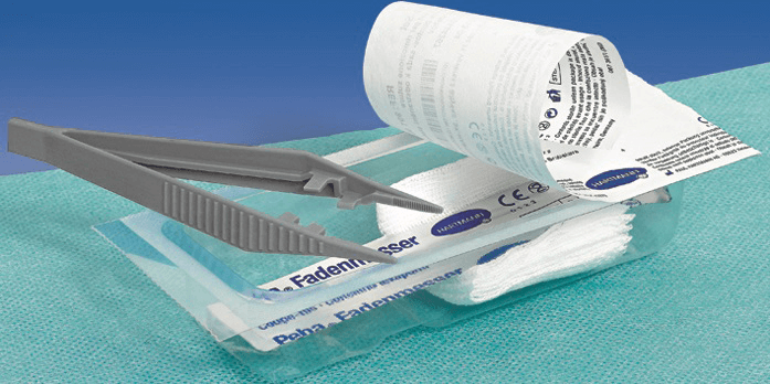 Peha® Fadenzieh-Set mit Pinzette und sterilem Verbandmaterial.