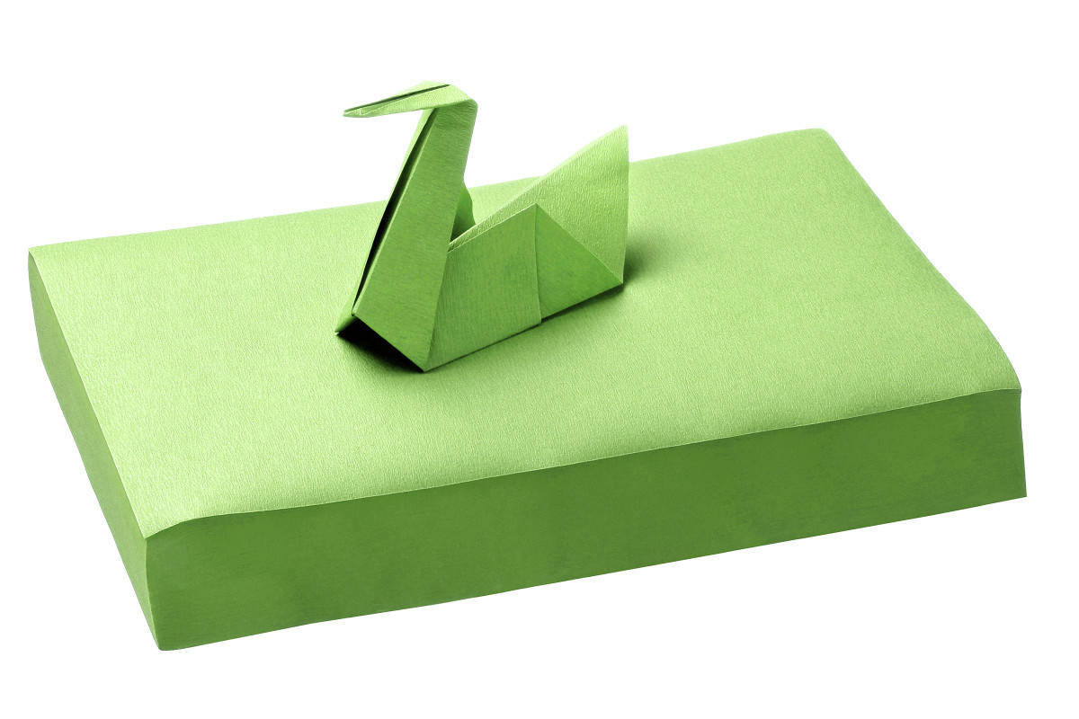 Grünes Zellstoff-Traypapier 18 x 28 cm mit Origami-Schwan.