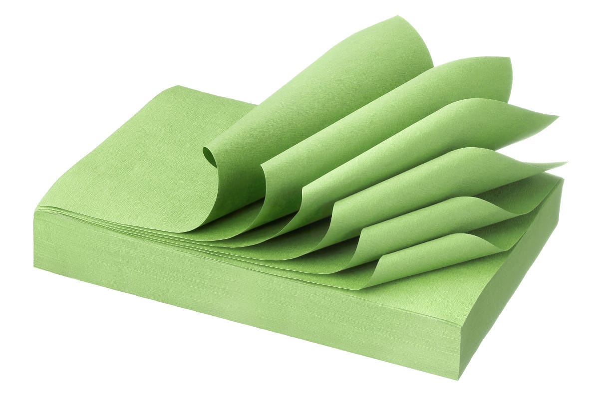 Grünes Norm Traypapier aus Zellstoff, gestapeltes Format 18 x 28 cm.