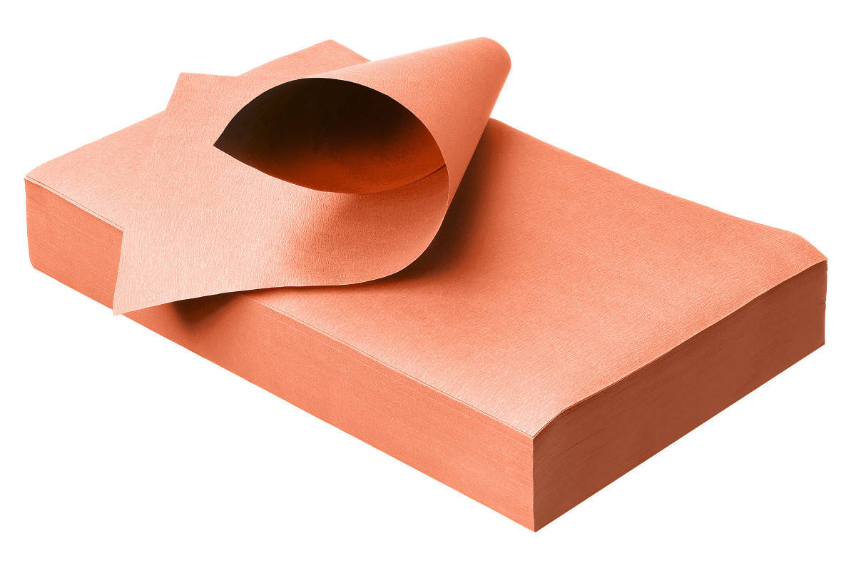 Rosa Zellstoff-Traypapier für Dentaltrays, gestapelt mit umgeschlagenem Blatt, 18 x 28 cm.