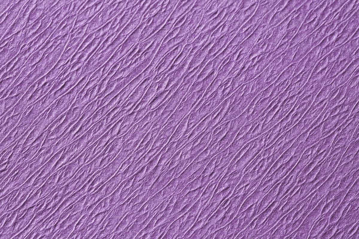 Lila Zellstoff-Traypapier mit strukturierter Oberfläche, Format 18 x 28 cm.