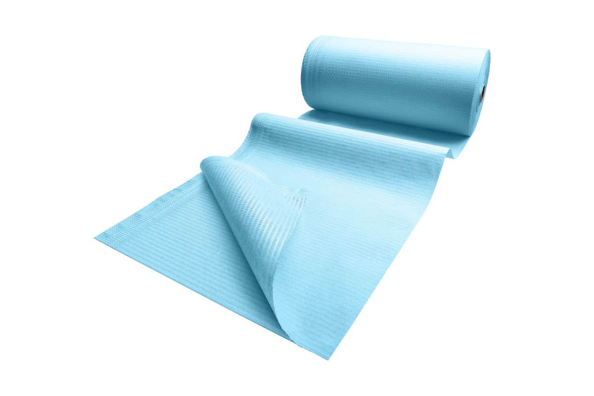 Patientenumhang aus Polyethylen in blau, teilweise abgerollt.