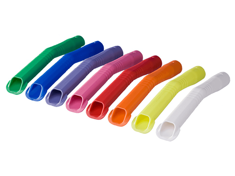 Absaugkanülen für Erwachsene in verschiedenen Farben, darunter weiß.