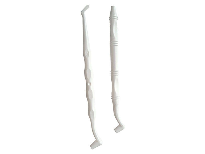 Zwei weiße Dentalpinselhalter mit verschiedenen Griffstrukturen.