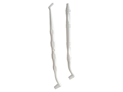 Zwei weiße Dentalpinselhalter mit verschiedenen Griffstrukturen.