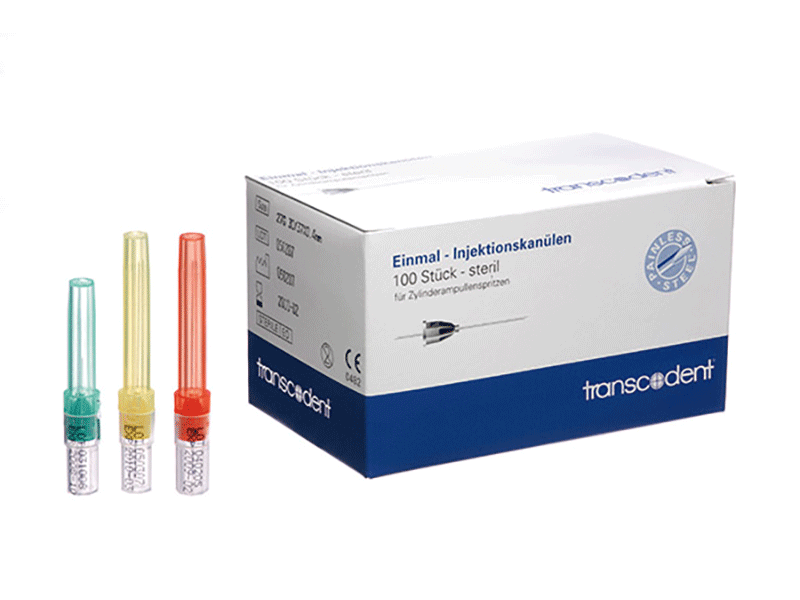 Einmal-Injektionskanülen der Marke Transcodent in Verpackung mit drei Nadeln.