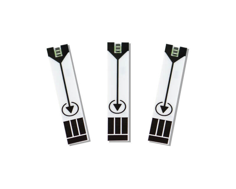 Drei endire® Teststreifen zur Blutzuckermessung mit Pfeildesign und Sensorfeldern.