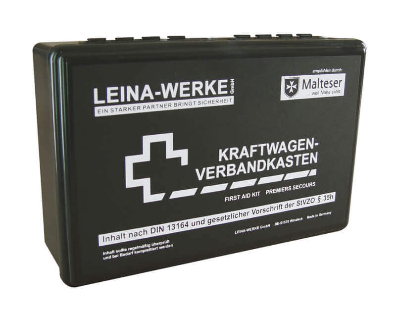 Schwarzer KFZ-Verbandkasten von Leina-Werke mit DIN 13164 Kennzeichnung.