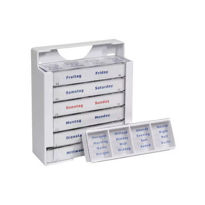 Tablettenbox mit herausnehmbaren Tagesdosierern, beschriftet in Deutsch und Englisch.