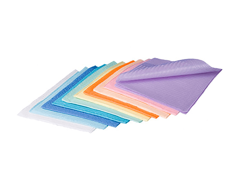 Patientenservietten, 2-lagig, in frischem Grün, gefaltet, aus Zellstoff und PE-Folie.